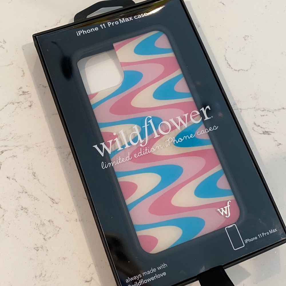 NWT Wildflower Frankies Bikinis iPhone 11 Pro Max case